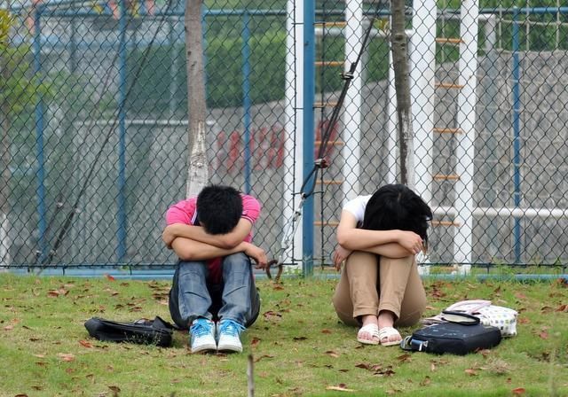 男子惨遭催婚多年,上厕所结识大龄剩女,相约回