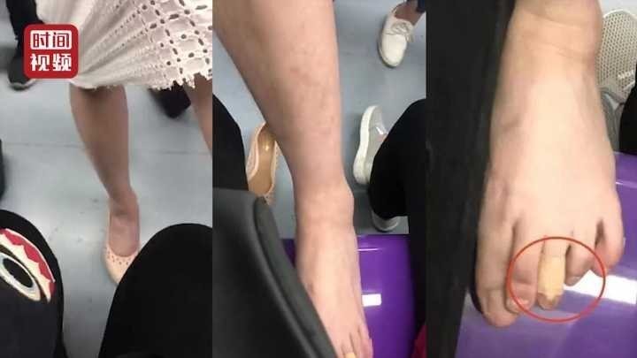 上海地铁两女子因座位起争执 其中一人脱鞋踩在座位上