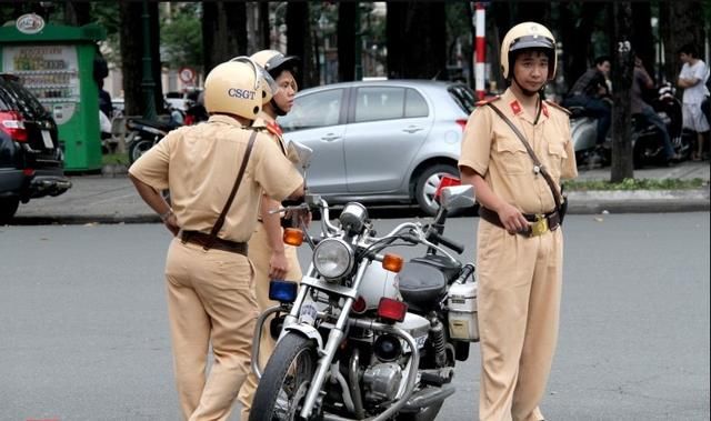 越南小伙来中国旅游,疑惑中国人为啥这么穷,竟