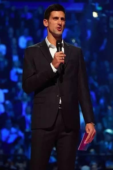 脱下球衣,费德勒小德穿西装帅爆了!