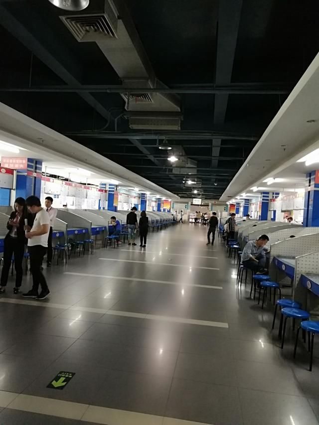 直击:深圳龙观人才市场,公司招不到人,原来
