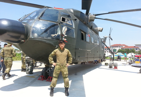 《战狼2》火了吴京替身户国防颜值不输本尊