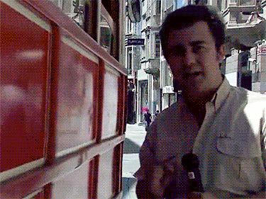 搞笑GIF图:超尴尬的电视直播突发状况集锦~忍