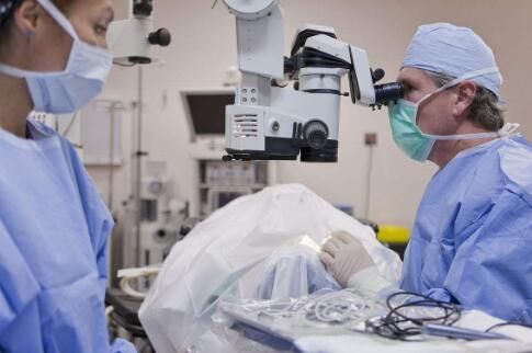 白内障术后不适多可自愈