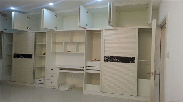 若不是装修师傅开口说出定制选购衣柜的秘密,恐怕这些又被坑了!