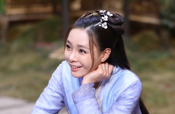 早前,沈梦辰,马可现身电视剧《新龙门客栈》剧组,一对俊男美女组成新