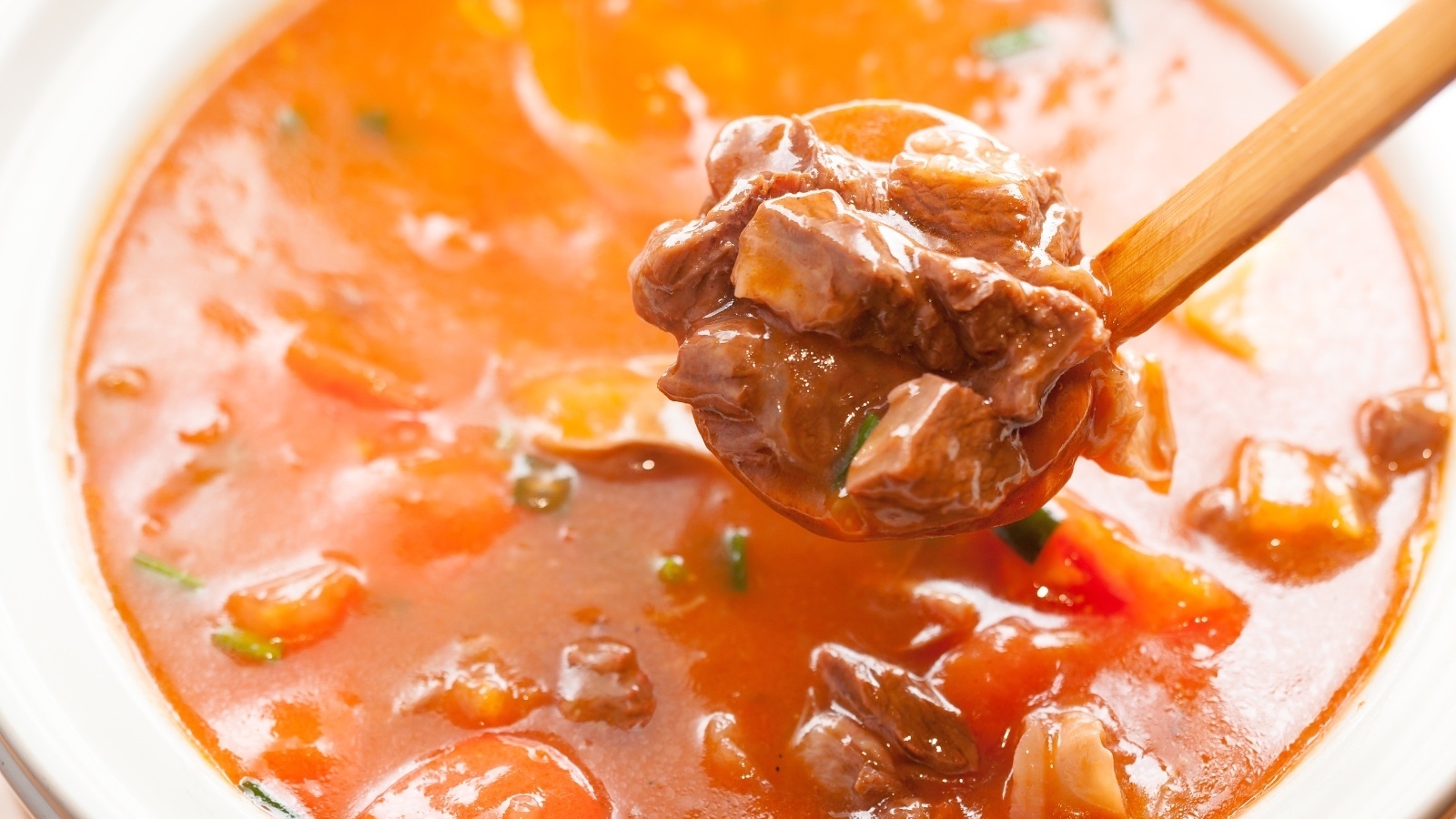 一学就会的番茄牛腩煲,鲜香软烂,酸甜开胃~! 一学就会的番茄牛腩煲,鲜香软烂,酸甜开胃~!