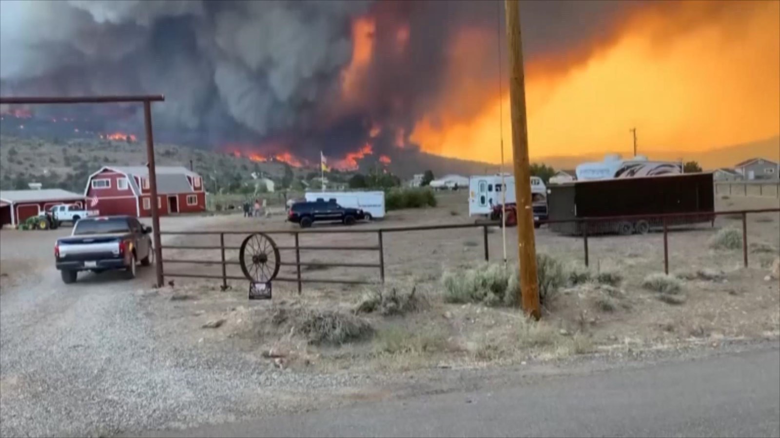 美国山火持续蔓延 加州又爆发两起山火 美国山火持续蔓延 加州又爆发两起山火
