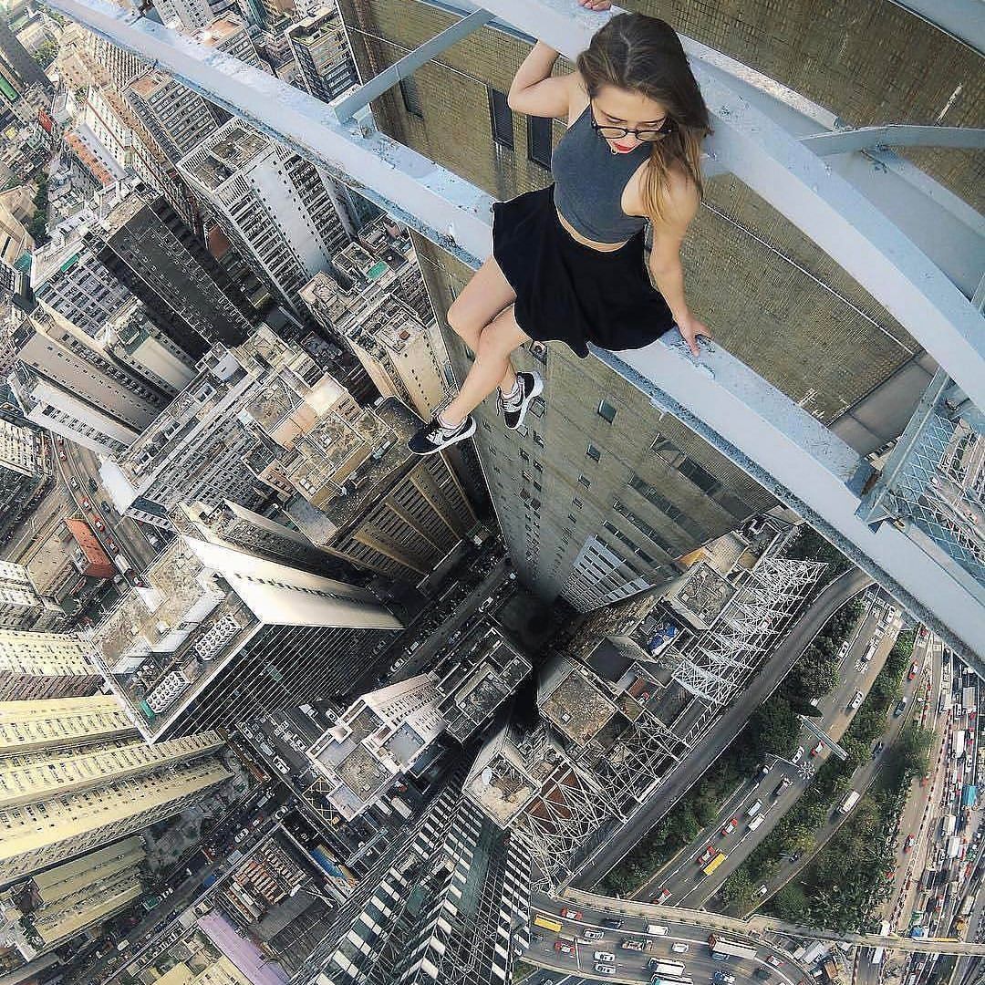 直击:全球最"危险"的漂亮模特,这组照片让她吸粉百万