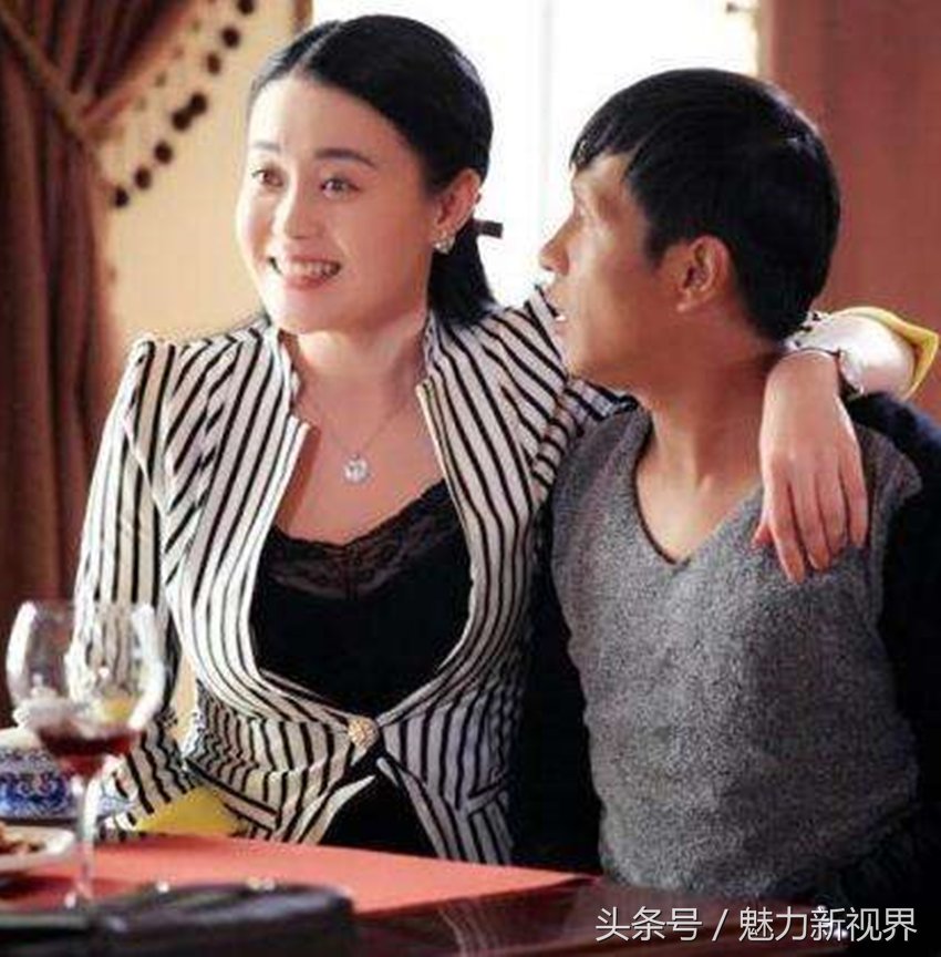 看完本山传媒演员关婷娜的美照,想起郭德纲相