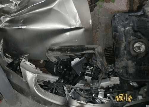 宝马740被电杆砸坏,运营商拒付修车费,霸气车