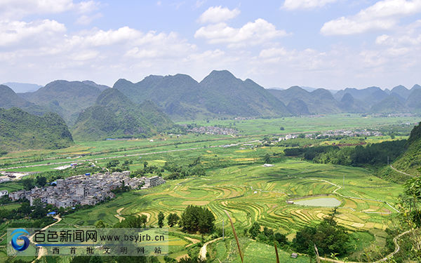德保县足荣镇念色村敦屯全景.