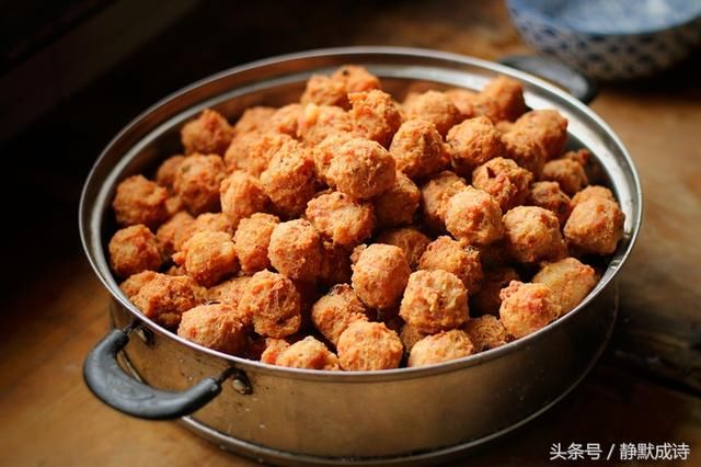 婆婆炸的肉丸又酥又嫩,营养全面,凉后如初,原来