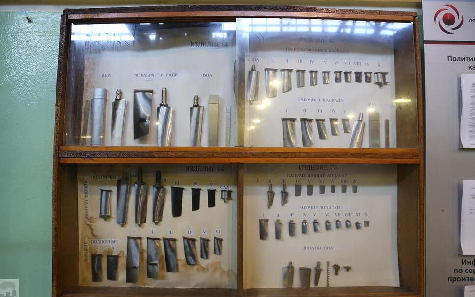 同时，他们也开始生产第五代发动机PD-14，成为MS-21客机的主要动力来源。彼尔姆发动机公司具有完善的生产工艺，包括铸造、机械加工、焊接、装配和生产测试。还能够进行发动机的保修期维护和后期翻新。车间陈列着这里生产的各种涡轮叶片。