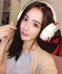 绝地求生:呆妹沙滩泳装直播,大秀性感身材,网友