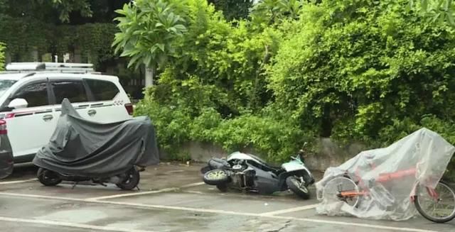 公共停车位就能长期霸占了?车位紧张也要遵守