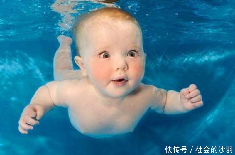 为什么婴儿出生就会游泳,长大却不会了?听听专