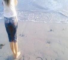 20岁女孩仍穿纸尿裤,医生说出真相,全怪亲妈的