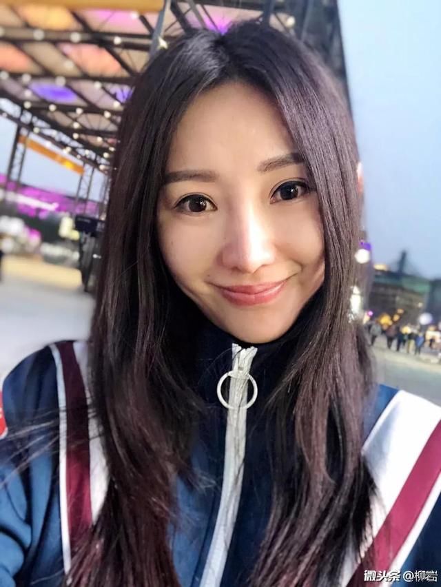 女神柳岩高清美图