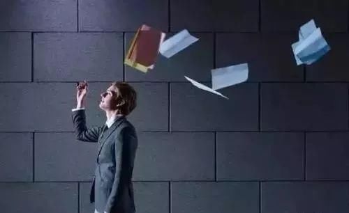 公司能不能要求离职的员工退股?可以,还有法律