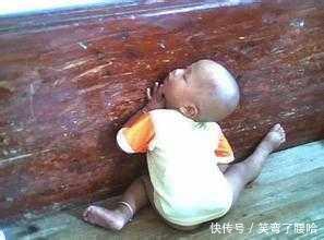 搞笑段子:表哥新交一女友,接吻时过于激动,结果