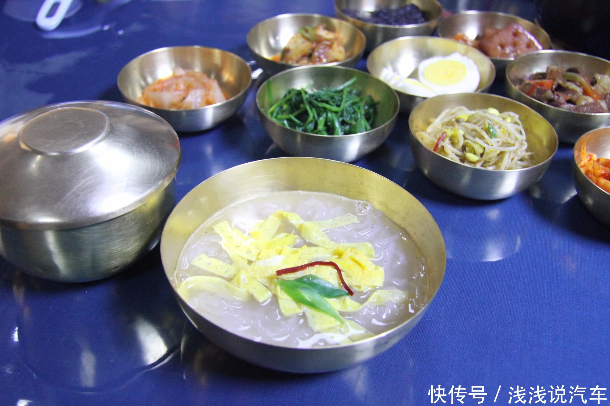 中国游客到朝鲜吃饭,一桌上八十一碗菜,但有一点让人不习惯!