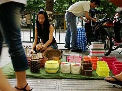 父亲病重,妹妹为救父嫁给傻子遭姐姐嘲笑,六年