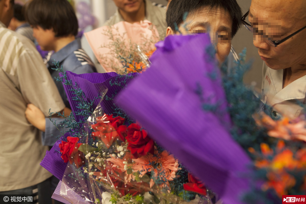 在两所监狱服刑的18人中，刑期最短的为8年半，时间最长的为15年。他们分别以“故意杀人罪”、“诈骗罪”、“抢劫罪”和“拐卖妇女罪”等罪名入狱。