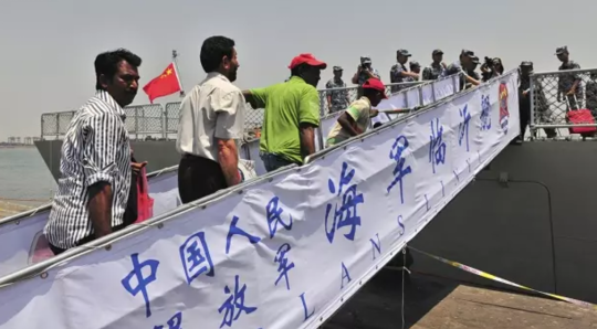 祖国力max!《战狼2》:危急关头 中国护照带你回家!