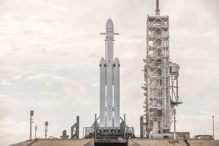 【话题】SpaceX将发射猎鹰重型火箭,埃隆