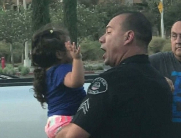 美国一母亲高温天将婴孩独自锁车内遭逮捕 美国一母亲高温天将婴孩独自锁车内遭逮捕