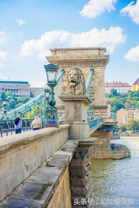 欧洲有个国家,比瑞士景美,物价还超低,但我劝你