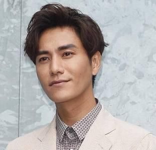 男星未P照:黄晓明一米六?吴亦凡鹿晗颜值崩,杨