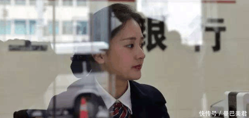 为什么银行职员建议存款存两年合算, 而不是四