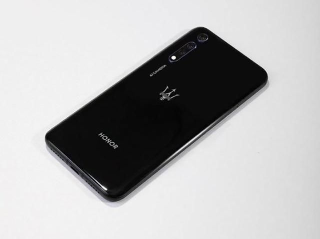 荣耀V20售价突然曝光:2799元起高性价,爆款无