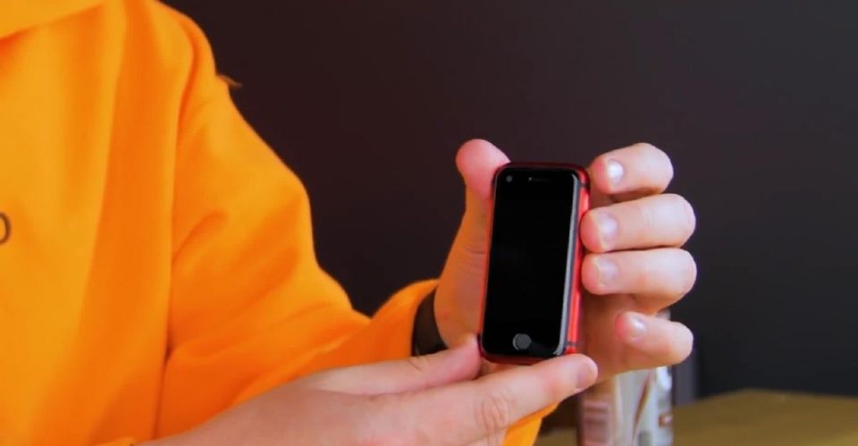 全球最小iphone诞生 屏幕尺寸仅有1寸?