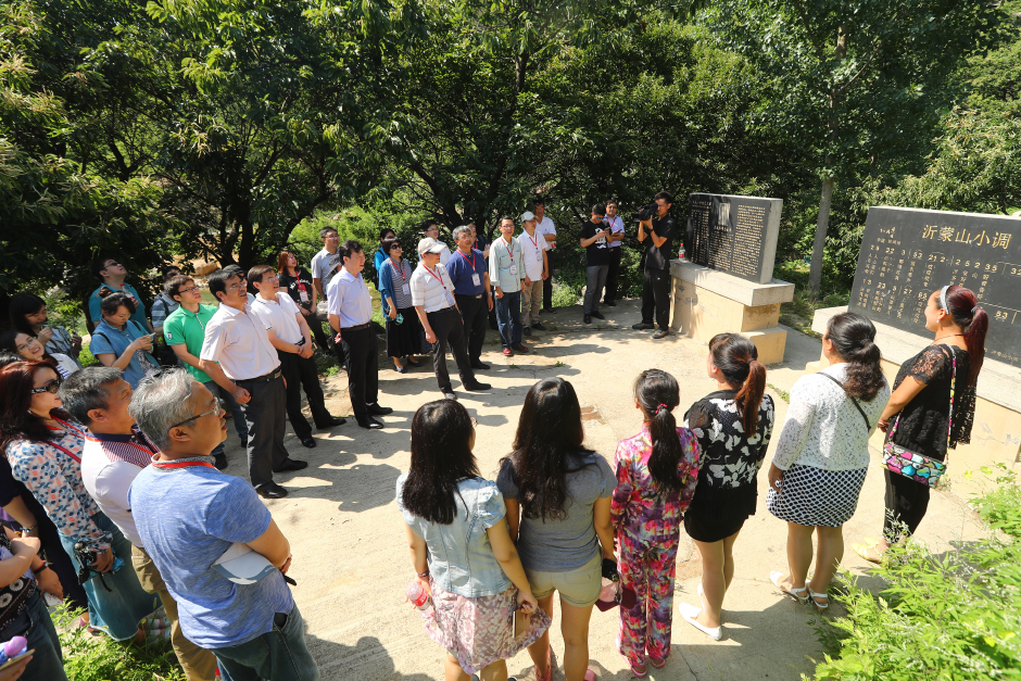红歌诞生地追寻革命印记 代表团齐唱《沂蒙山小调》 红歌诞生地追寻革命印记 代表团齐唱《沂蒙山小调》