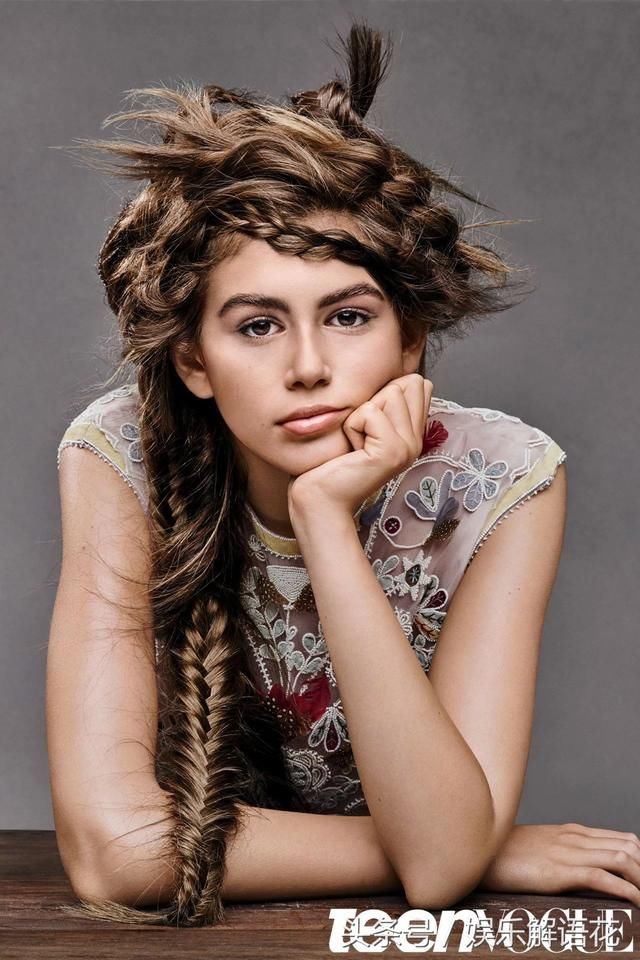 16岁天才超模创业 与卡尔拉格斐联手打造时尚