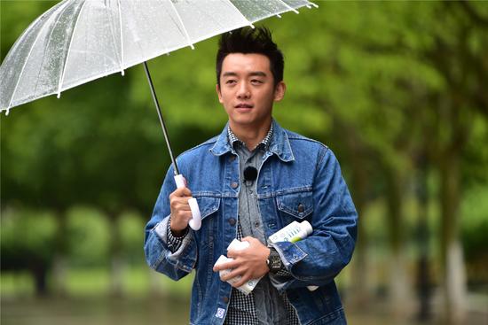 《我们相爱吧》郑恺相恋超过三年 再次接受女友程晓玥的考验