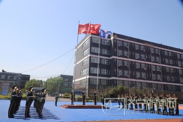 北大培文济宁二中举行五四升旗仪式暨入团宣
