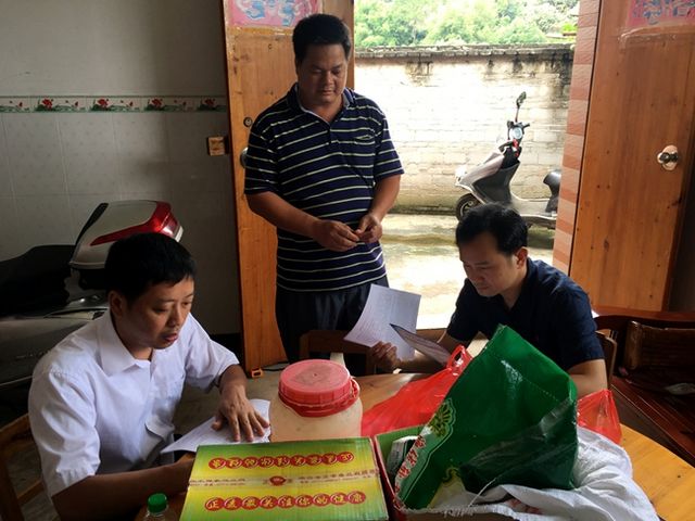 桂平市公安局蒋春葆政委到油麻镇开展扶贫工作