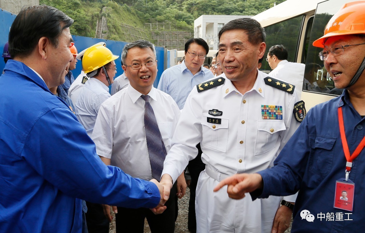 海军司令员沈金龙赴中船重工渤船集团慰问员工