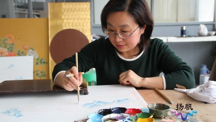 不为繁华易匠心——扬州漆器厂高级工艺美术师花静