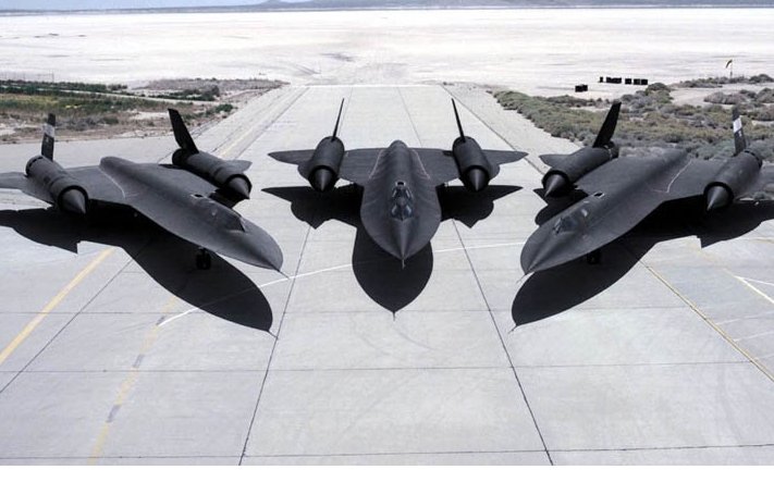 直击全球飞行速度最快的飞机,飞行员需穿航天