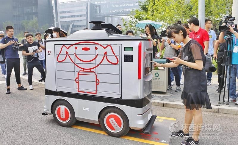 京东机器人快递员出现在北京,人工智能全面来