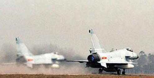 中国歼10换矢量发动机试飞成功, 美专家坦言: