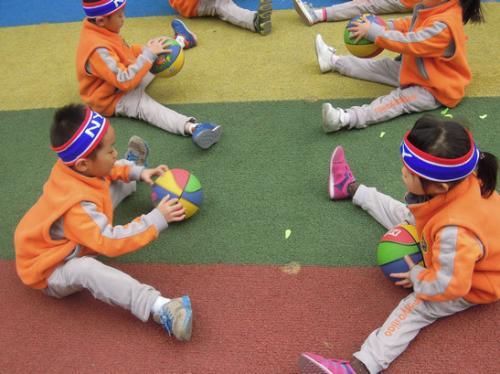 家有宝贝之:八个月的宝宝早教游戏有哪些