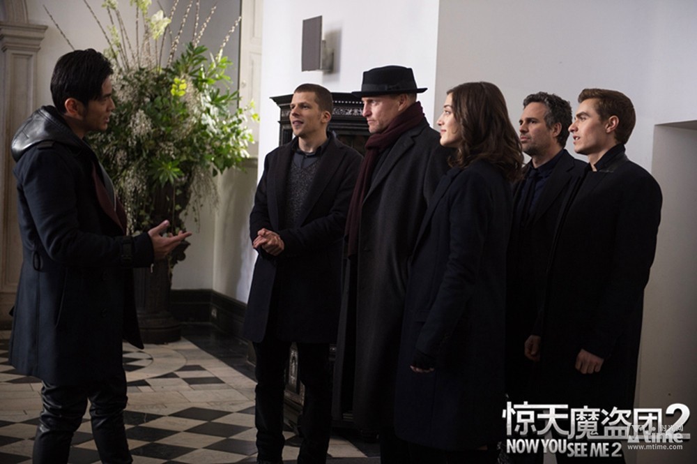 《惊天魔盗团2》周杰伦变身魔术店老板