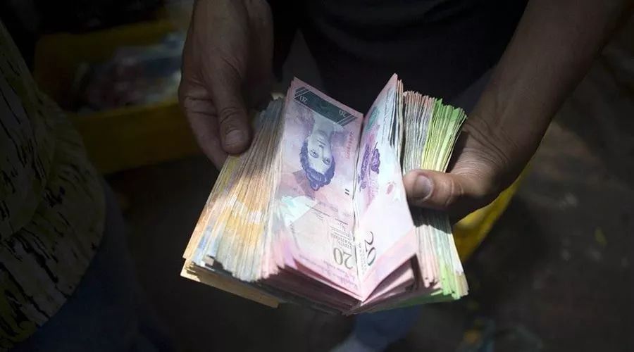 通货膨胀现在如此严重,如果委内瑞拉人提前买