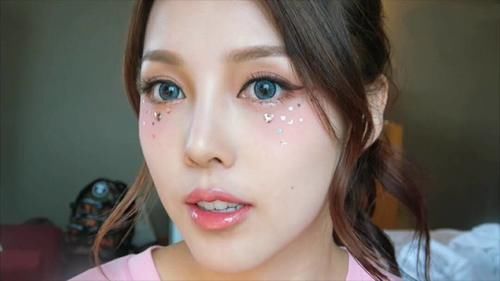 烟熏醉酒妆什么的已经不够看了,戚薇阚清子挑